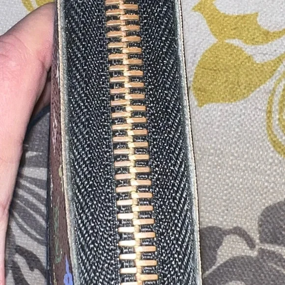 Louis Vuitton Black Multicolor Monogram Wallet. - Picture 5 of 15